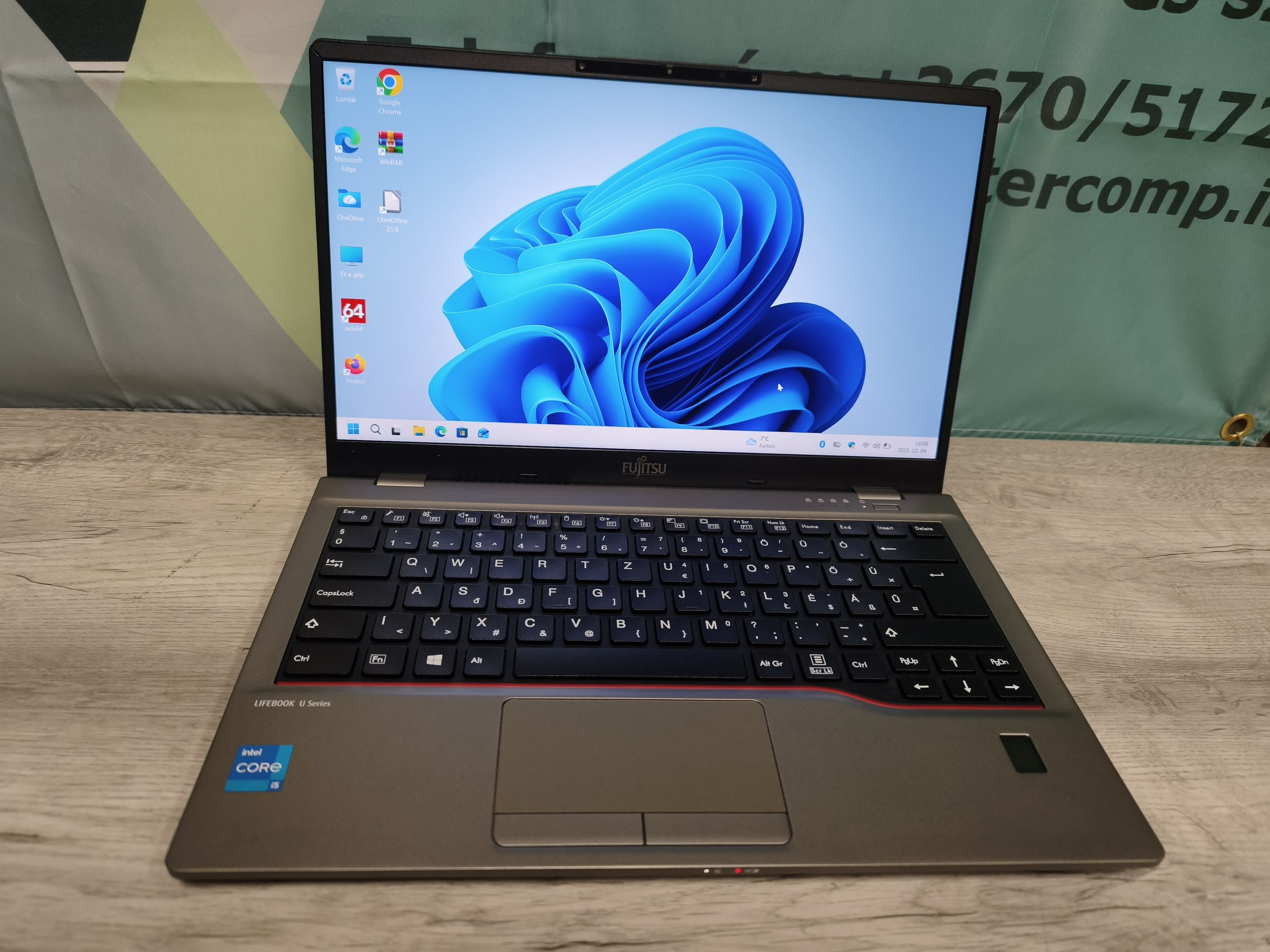  Fujitsu U7411 i5-1135G7/8/256 Magyar billenty�zettel